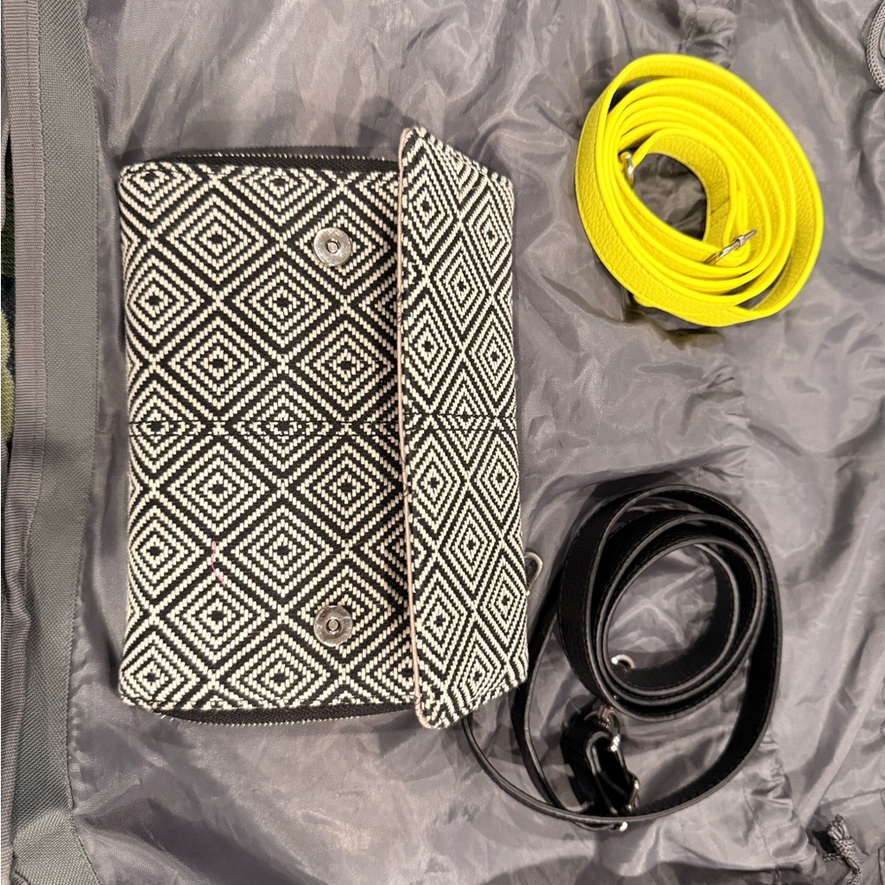 Thirty-One Black and White Geometric Crossbody Bag